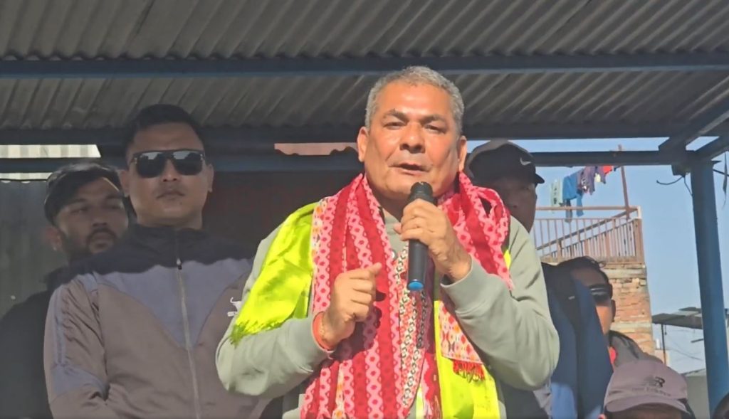 बालेनलाई दुर्गा प्रसाईंले भने – सुकुमवासी समस्या हुन् जस्तो लागेको भए राम्रो घर बनाइदिनुस्