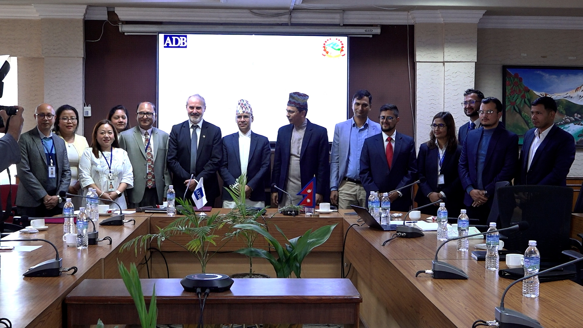 सरकारले एसियाली विकास बैंकबाट १४ अर्ब ऋण लिने, सम्झौता पत्रमा हस्ताक्षर