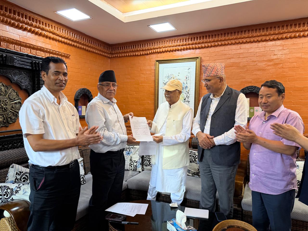 एमाले र नेकपाबिच नयाँ गठबन्धनको घोषणा, ५ प्रदेशमा मुख्यमन्त्री बाँडफाँट