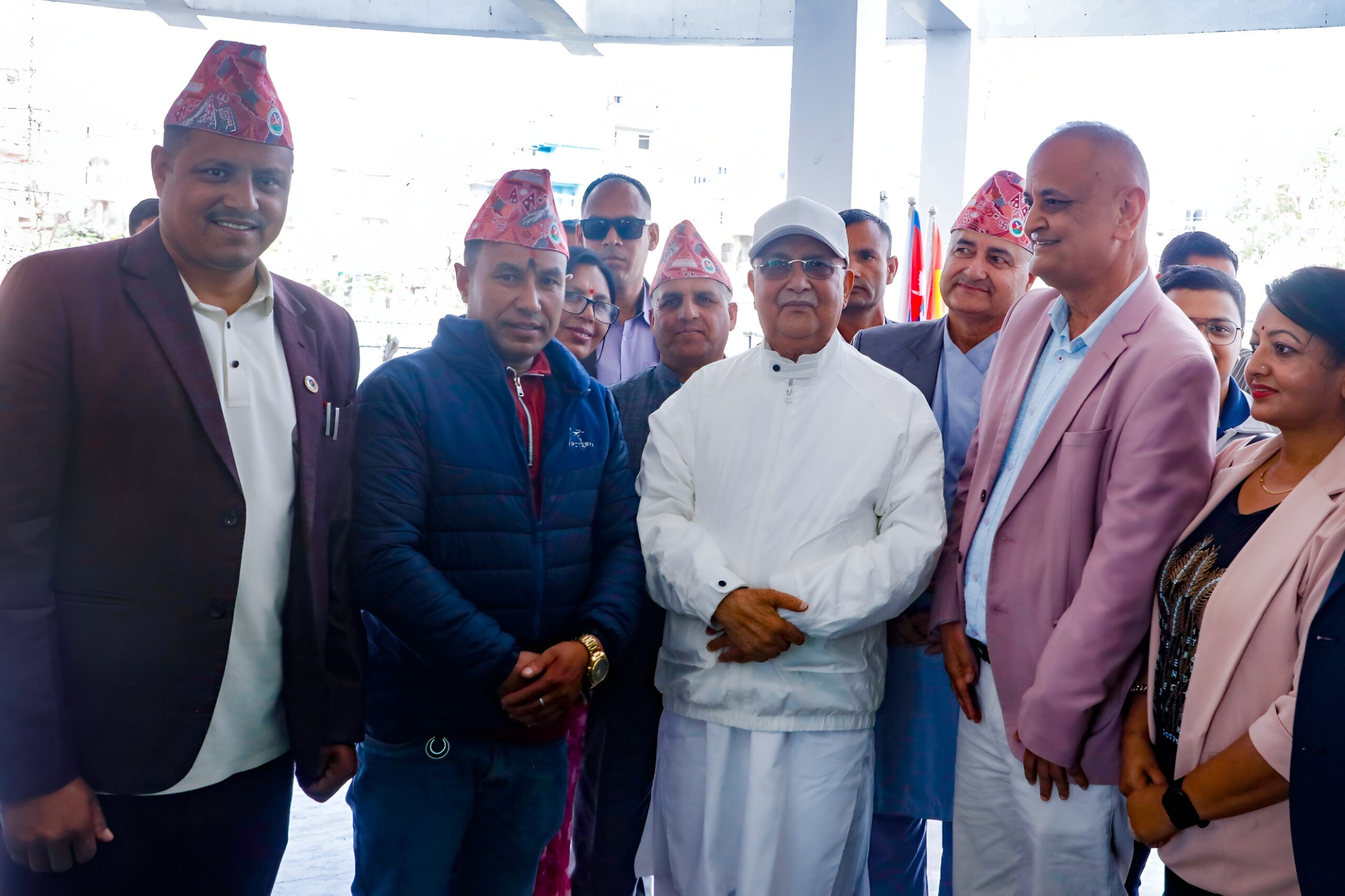 सरकारले प्रहरी फिर्ता लगेपछि एमाले मुख्यालयको सुरक्षामा पूर्वसैनिक र पूर्वप्रहरी